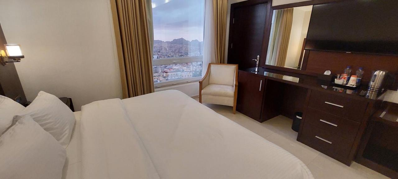 Petra Elite Hotel Wadi Musa Exterior foto